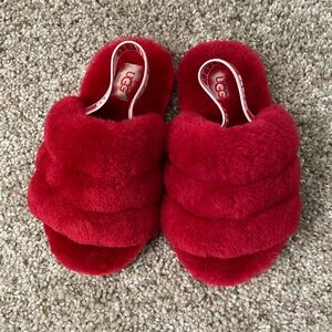 UGG TODDLER FLUFF SLIPPERS, SIZE 9